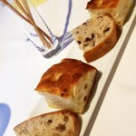 Convivio - フォカッチャ、天然酵母のライ麦パン