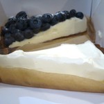 ラヴニュー デ シャンゼリゼ - ブルーベリーとマスカルポーネのタルト、クリームチーズとサワークリームのタルト