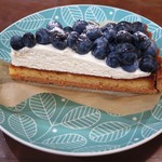 ラヴニュー デ シャンゼリゼ - ブルーベリーとマスカルポーネのタルト７５６円