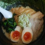 麺 みの作 - 醤油豚骨ラーメン(880円)