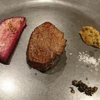 リナシメント - 黒毛和牛炭火焼き　酒粕　実山椒　エシャロット