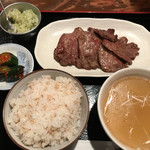 焼肉酒場 すみびや - ねぎ塩牛タン定食 1,180円。