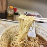 東華 - 麺はストレート中太