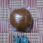 大勝堂菓子舗 - 料理写真:黒糖こしあん70円