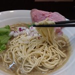 煮干し豚骨らーめん専門店 六郷 - 低加水細ストレート麺