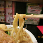 麺は低加水のしっかりとした歯応え