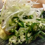 南青山 七鳥目 - 温玉、オクラ、納豆、アボガドに松風地鶏(混ぜる前)