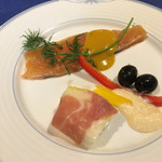 レストラン ストックホルム - サーモン二種類目。パプリカには他のお料理のソースのキャビアソースを合わせてみたり。
