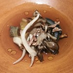 イル アオヤマ - 黒鮑と茸のすっぽん出汁スープ