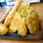 ヤマヤ鮮魚店 弥平 - 野菜天ぷら盛り合わせ（５８０円）