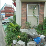 フライドチキン - 店脇