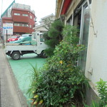 フライドチキン - 店脇