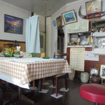 フライドチキン - 個性的な店内