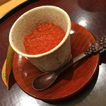 日本料理 太月 - 先付は茶碗蒸しのいくら乗せ。
                                いくらは新物だそうで、食感が絶妙でした。なんとも優しいお味でした。