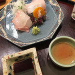 日本料理 太月 - お造り。月見仕様の心遣いがにくいです。