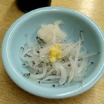 三寿司 - お酒のお通し、白魚