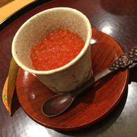 日本料理 太月 - 先付は茶碗蒸しのいくら乗せ。
                いくらは新物だそうで、食感が絶妙でした。なんとも優しいお味でした。