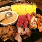 SAUDADE - 「シュラスコ」二人前！
                        色々な種類の肉を楽しめる一皿。
                        非常に美味です。