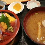 福助 - 海鮮丼　２７００円