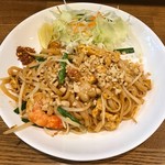 イサーン - タイ風焼きそば　700円