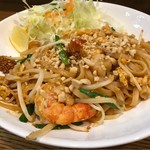 イサーン - タイ風焼きそば　700円