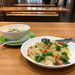 イサーン - 生姜ココナッツスープ税込900円　グリーンカレースパゲッティ税込1,150円