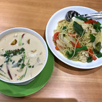 イサーン - 生姜ココナッツスープ税込900円　グリーンカレースパゲッティ税込1,150円