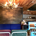 TOMO CAFF'E - 素敵なインテリア☆トータルデザインは道を挟んだお向かいの有名事務所さんが手がけられたそう