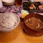 お多幸 - 雑穀米 なめこ味噌汁 お漬物