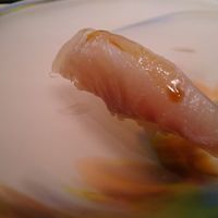 鮨 千陽 - ランチ にぎりコース 3,000円・はまめ 昆布〆 (鯛タイの中間) 2017年9月
