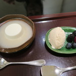 日本料理 太月 - 29年7月　桃パンナコッタ、アールグレイアイス、3種ベリー