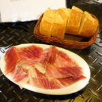 ティオ・ダンジョウ - イベリコ豚の生ハム800円+税