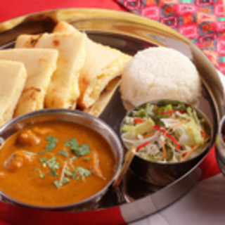 本格的なカレーやネパールのご当地メニューなどが味わえる！