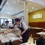 Chee Kee Wonton Noodles Shop - 清潔な店内。