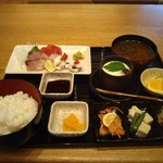 炭焼地鶏とええごはん ごかん - 刺身定食