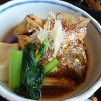 三四郎 - ＊鯛のあら炊きはよく味が浸みていて美味しいそうですよ。身も意外にあるとのこと。