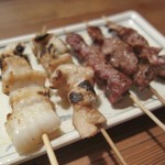 Yakitori Hoppiminami - 左から、のど笛軟骨・しろ・カシラ×2・すなぎも