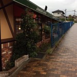 コメダ珈琲店 - 坂に面した席が良いですね。