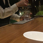 BAR 堀川 - スムーズな所作でミキシンググラスでステイ