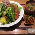 kupu - 玄米サラダ丼