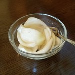 メキシコ料理 ロシータ - 「セボイヤ」：あっさり、穂のかな酸味と辛みのある玉ねぎのピクルスです。