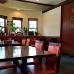 メキシコ料理 ロシータ - 店内のテーブル席の様子