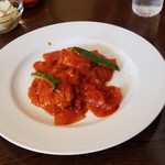 鶏肉を野菜とトマトベースのソースで煮込んだ「メキシカンポイヨ」