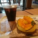 AWESOME STORE & CAFE - アイスコーヒー、柚子みそチェダーベーグル