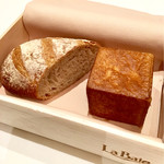 ラ・ベ - パンは特製の保温器の中に入ってサービスされます