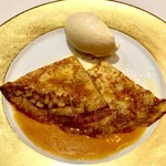 ラ・ベ - 伝統的なクレープフランベ"シュゼット" バニラアイスクリーム アーモンドプラリネ