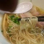 町田汁場 しおらーめん進化 - 麺