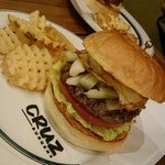 CRUZ BURGERS & CRAFT BEERS - ゴルゴンゾーラとセロリバーガー￥1490エッグトッピング￥108アイスコーヒー￥346