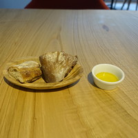 ENEKO Tokyo - チャバタと栗粉パンにスペイン産オリーブオイル
