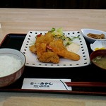 Kuidokoro Akashi - ミックスフライ定食800円。